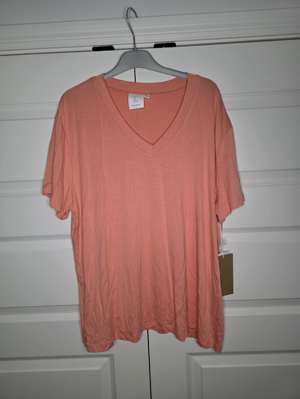 NWT Loanna 2X Womens Peach V-Neck Short Sleeve Top